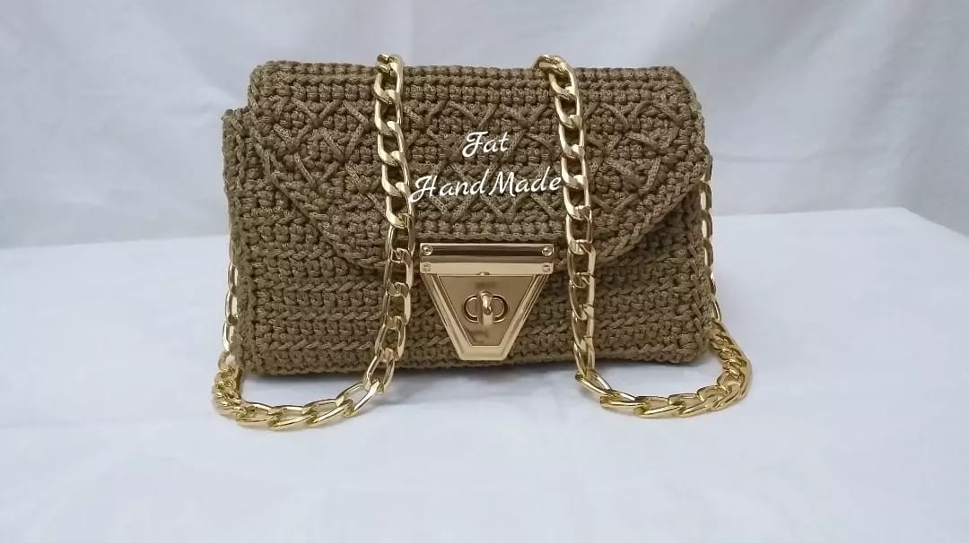 Acrylic thread bag – Përmasa 20 : 12cm