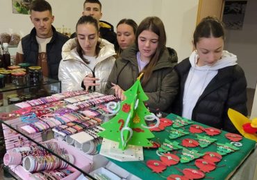 Visit by the graduates of Dervician United High School to the store of the “Social-E” center